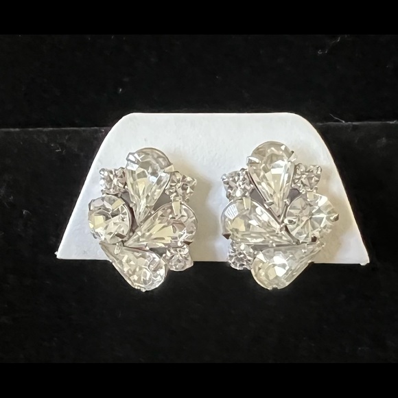 Statement Signed Elegant Crystal Clip On Earrings - Picture 5 of 9